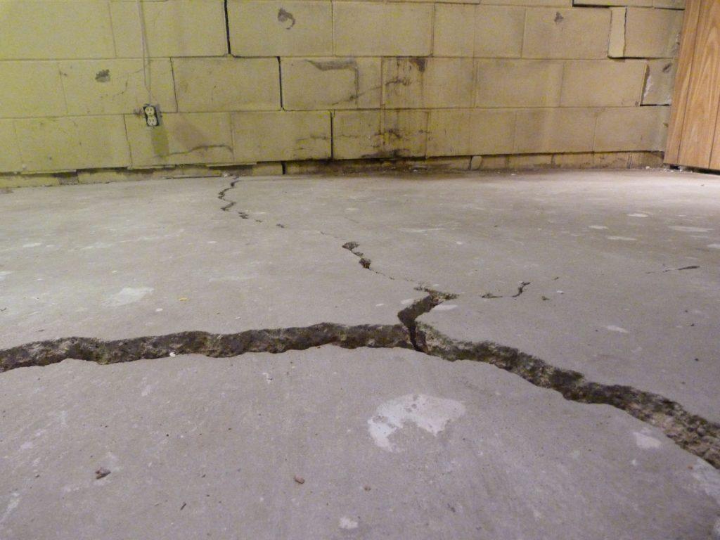 floor crack, foundation crack that needs the foundation repair expert